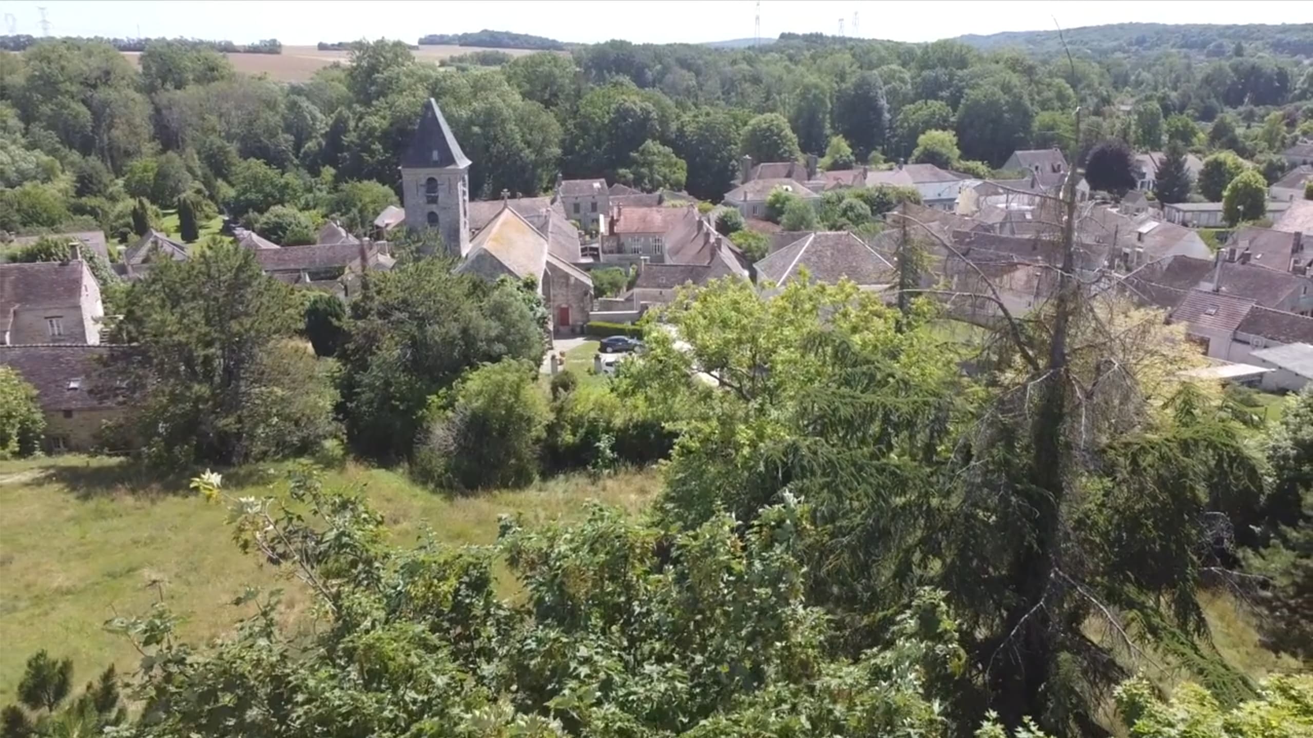 Vue sur le village depuis le chemin des Sablons